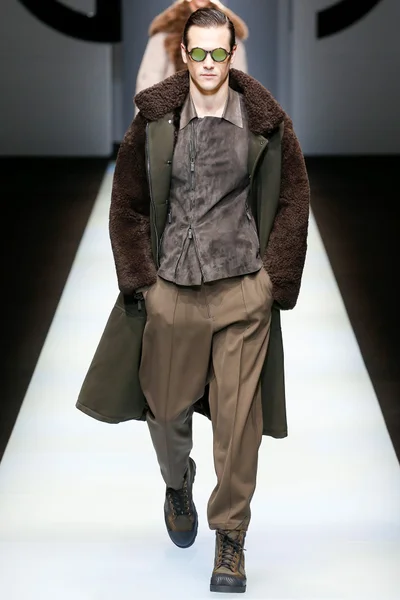 Look 60